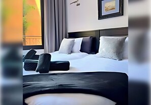 2 sovrum, skrivbord, resesäng och wi-fi