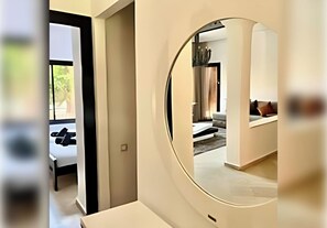 2 chambres, bureau, lit de bébé portatif, Wi-Fi