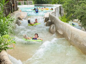 Pool - Charming 3-bedroom house with WiFi in San Antonio near SeaWorld / Lackland AFB (San Antonio)