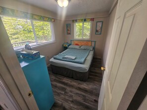 4 bedrooms, bed sheets - Cumberland Lake House (Nancy)