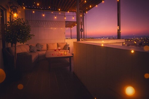 Modern Home with Parking 3AC & 1K&3Q beds, Netflix