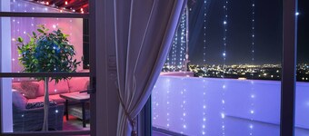 Modern Home with Parking 3AC & 1K&3Q beds, Netflix