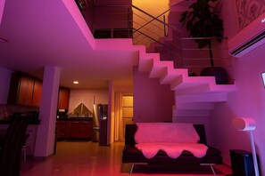 TV, stereo - Modern Home with Parking 3AC & 1K&3Q beds, Netflix (Tepic)