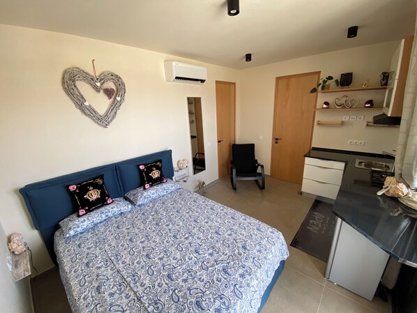 1 bedroom, WiFi, bed sheets