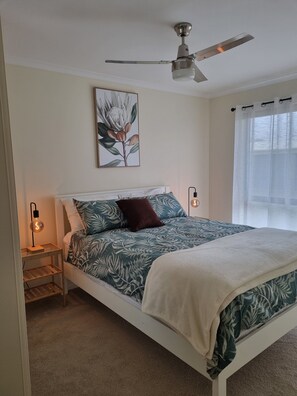 2 bedrooms, iron/ironing board, free WiFi, bed sheets