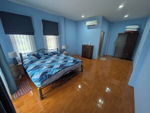 4 bedrooms, WiFi, bed sheets