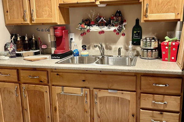 Frigorífico, microondas, horno y cafetera o tetera