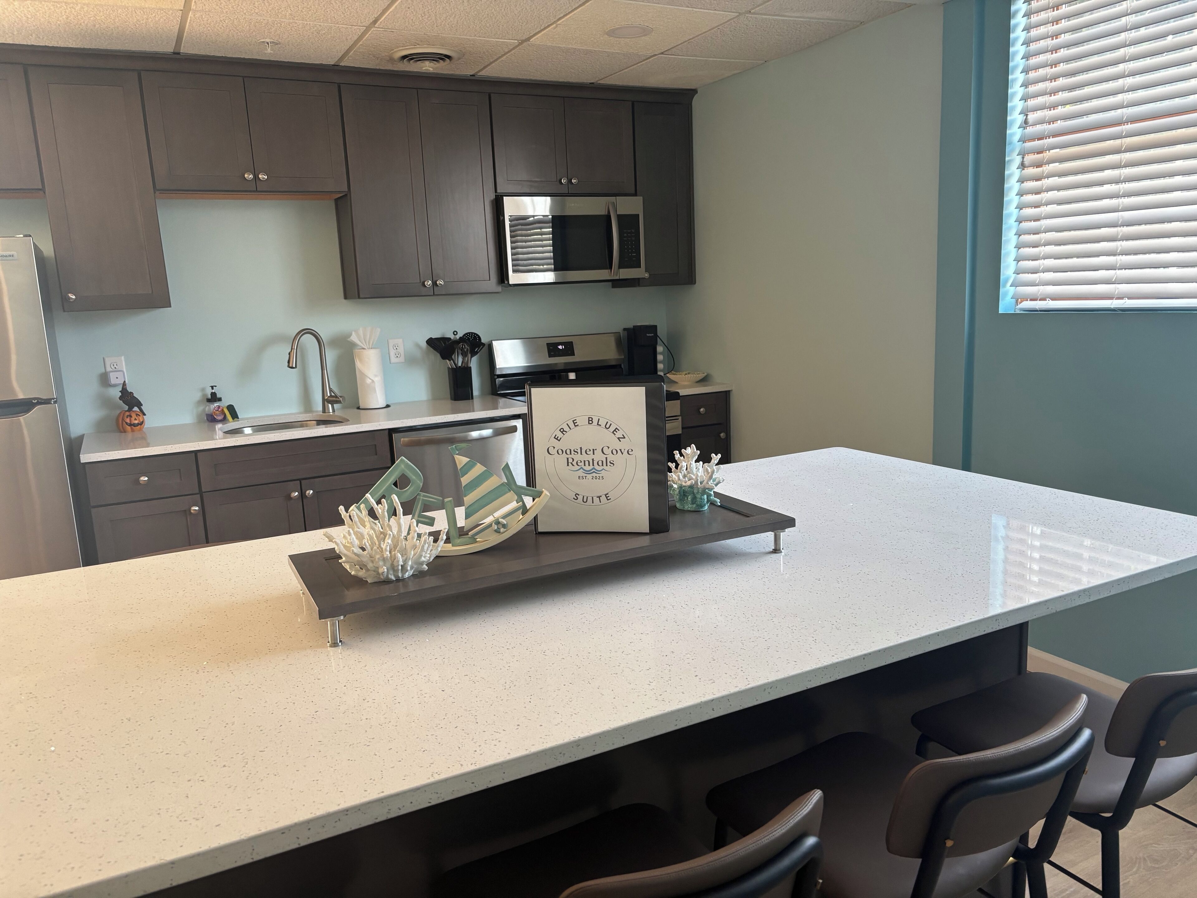 Mikrowelle, Ofen, Herdplatte, Geschirrspüler