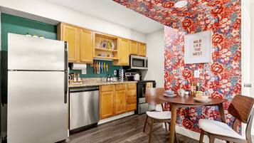 Refrigerador, microondas, horno y parrilla de estufa