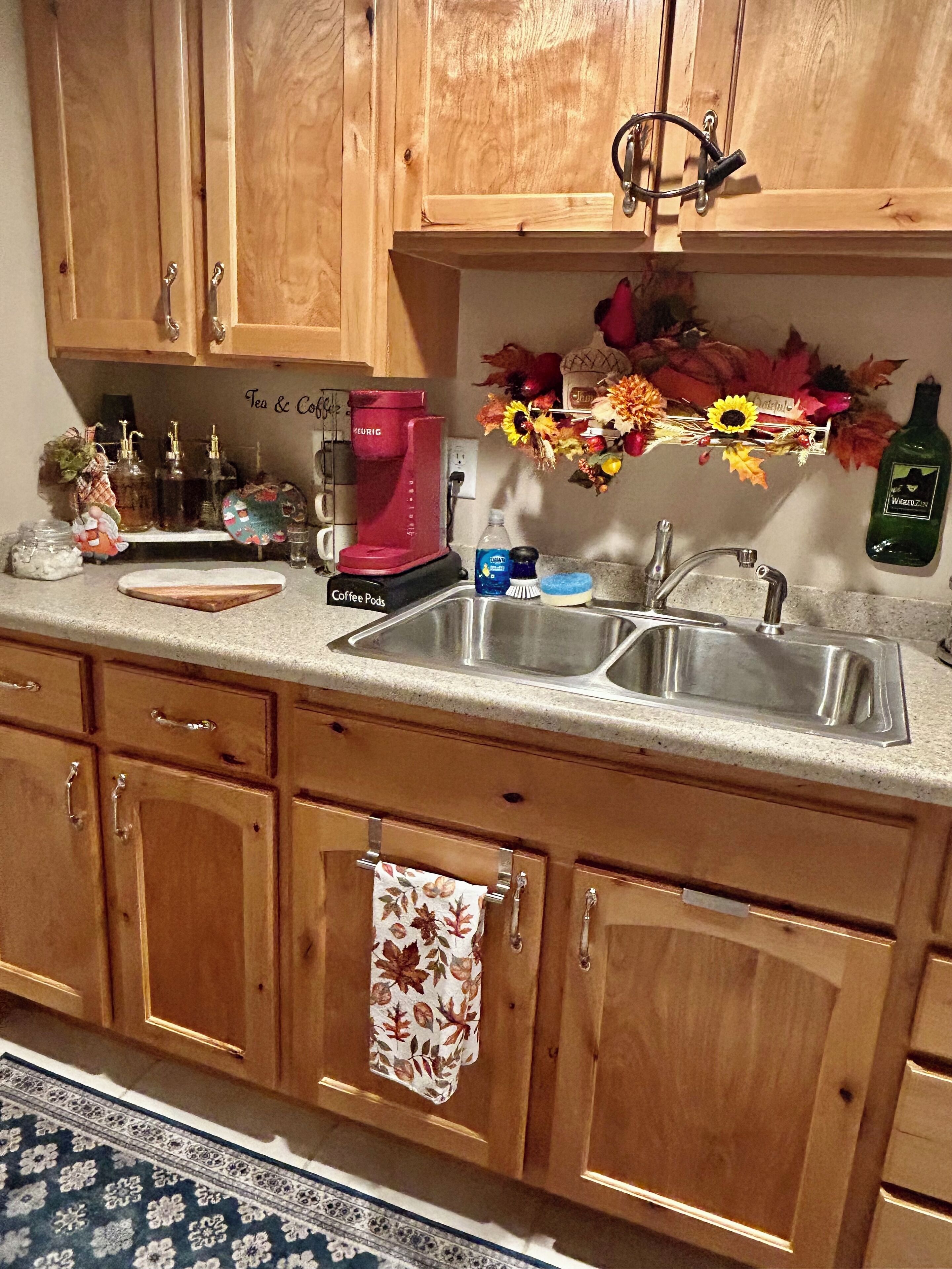 Fridge, microwave, oven, coffee/tea maker