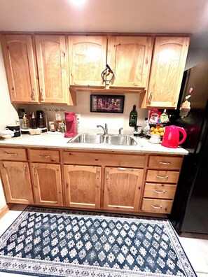 Fridge, microwave, oven, coffee/tea maker