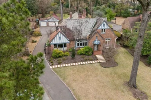 Stunning 3 bed, 3 bath house [sleeps 8] in Midtown, 2min drive to Rhodes College