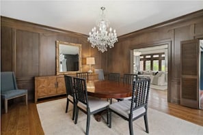 Dining - Stunning 3 bed, 3 bath house [sleeps 8] in Midtown, 2min drive to Rhodes College (Memphis)