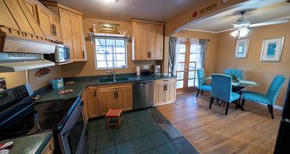 Northeast Heights Nest: Pet-Friendly, Cozy, and Convenient