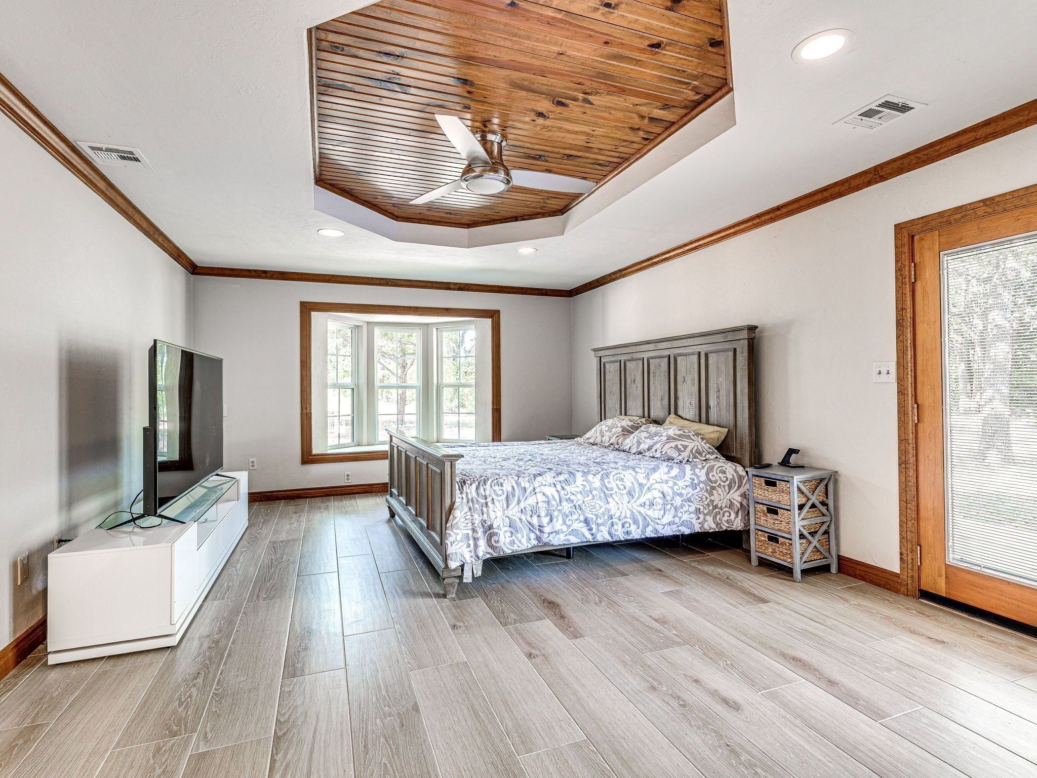5 habitaciones, tabla de planchar con plancha y wifi gratis 