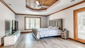 A bedroom with a bed, a TV, a window, and a ceiling fan. - Spacious Retreat Near Norman Close to OU & Riverwind Casino (Blanchard)