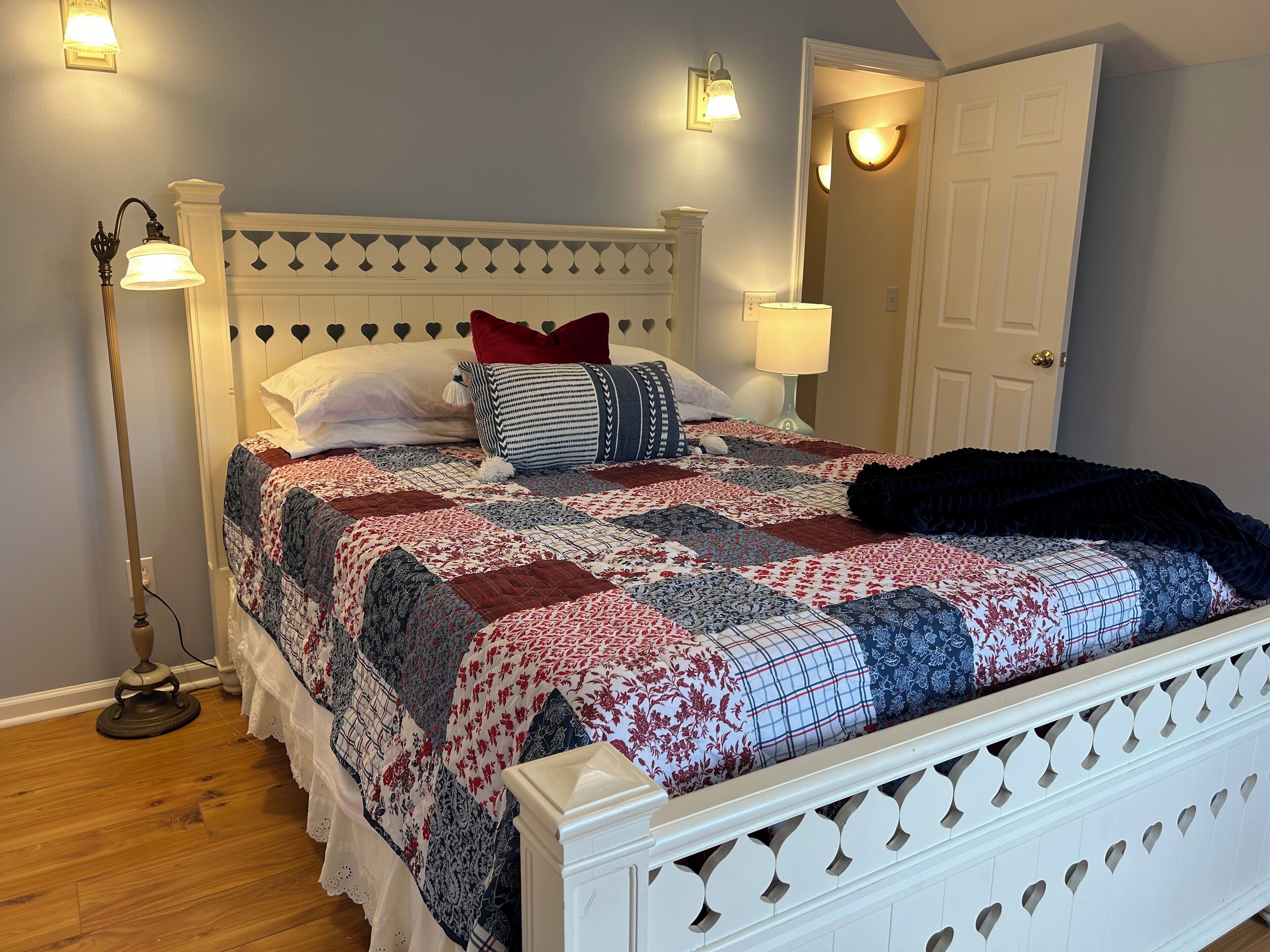 3 bedrooms, iron/ironing board, WiFi, bed sheets