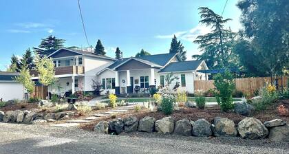 Gorgeous poolside/hot tub suite in wine country, near biking and theatre.