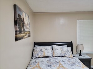 3 bedrooms, iron/ironing board, WiFi, bed sheets
