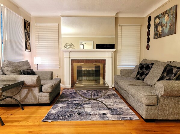 Living area - Comfy 3 Bedroom Detroit Getaway- (Detroit)