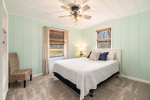 2 bedrooms, iron/ironing board, free WiFi, bed sheets