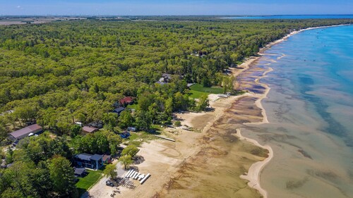 Lake Access/Firepit/Pet-Friendly/Ping Pong/Foosball