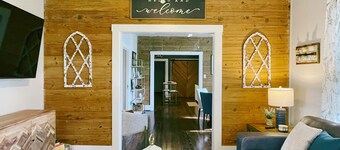The Baum Suite: Charming 1950s Gem in Schulenburg ~New Owner~