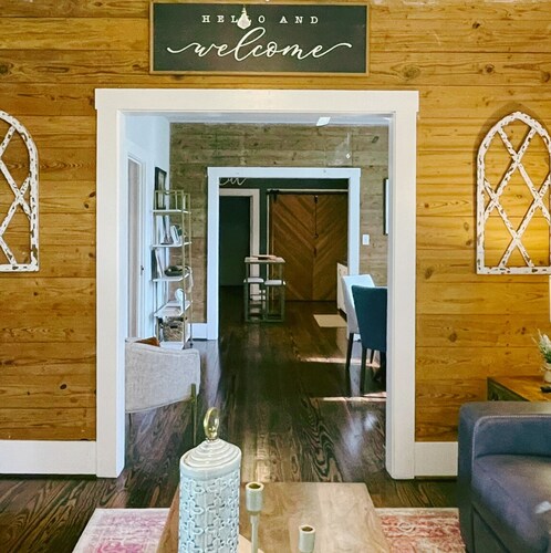 The Baum Suite: Charming 1950s Gem in Schulenburg ~New Owner~