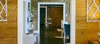 The Baum Suite: Charming 1950s Gem in Schulenburg ~New Owner~