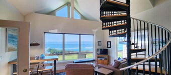 Ocean Front Cottage! Dog Friendly! Sleeps up to Four!