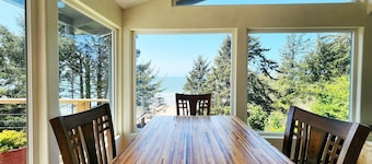 Ocean View in Otter Rock! Wood Stove! Surfing~Otter Rock Hideaway