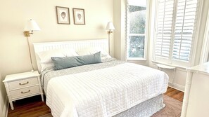 3 makuuhuonetta, silitysrauta/-lauta, ilmainen Wi-Fi, vuodevaatteet