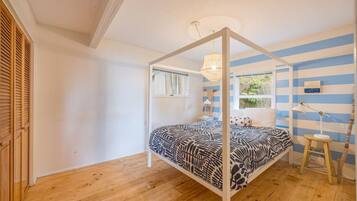 3 bedrooms, desk, iron/ironing board, free WiFi