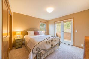 3 Schlafzimmer, Schreibtisch, Bügeleisen/Bügelbrett, WLAN