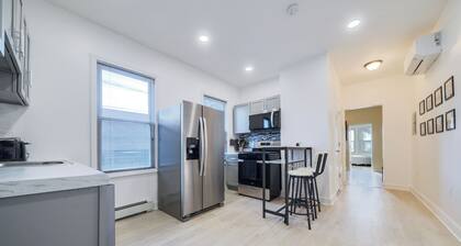 3-bedroom apartment in lovely Elizabeth with WiFi, AC
