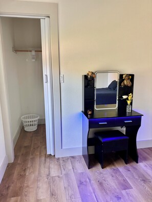 1 bedroom, WiFi, bed sheets - Charming Bluebonnet Bungalow: 1BR Guest House w/ Kitchen, WiFi + AC - Waco, TX (Waco)