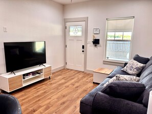 TV - Charming Bluebonnet Bungalow: 1BR Guest House w/ Kitchen, WiFi + AC - Waco, TX (Waco)