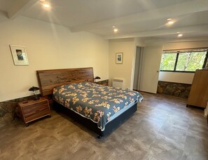 3 bedrooms, iron/ironing board, Internet