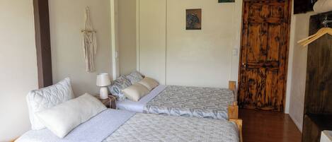 8 bedrooms, WiFi, bed sheets