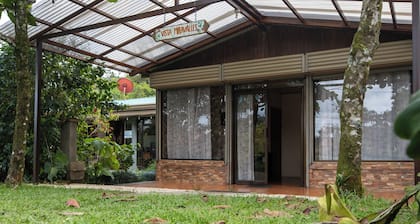 Just 10 minutes from the majestic Rio Celeste Waterfall, pet friendly.