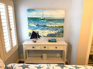 4 habitaciones, tabla de planchar con plancha y cuna de viaje