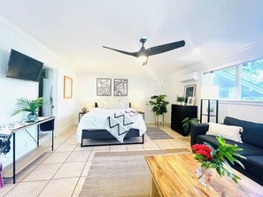4 habitaciones, escritorio, tabla de planchar con plancha y wifi