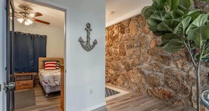 Charming 2-bed 2-bath condo overlooking the beautiful Lake of the Ozarks-4MM