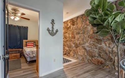 Charming 2-bed 2-bath condo overlooking the beautiful Lake of the Ozarks-4MM