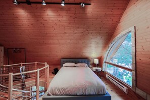 7 bedrooms, desk, iron/ironing board, WiFi