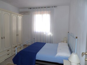 2 sovrum, strykjärn/strykbräda och sängkläder