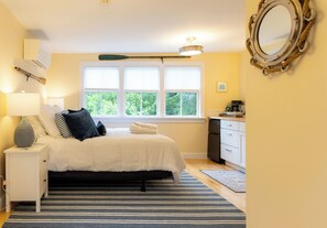 1 bedroom, iron/ironing board, free WiFi, bed sheets - Charming studio in delightful Provincetown with WiFi, AC (Provincetown)