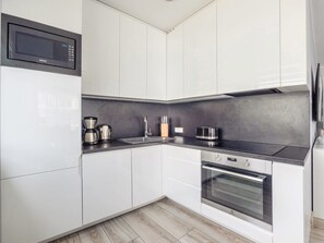 Fridge, cookware/dishes/utensils