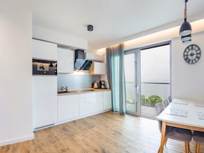 Kühlschrank, Kochgeschirr/Geschirr/Besteck
