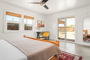 4 bedrooms, desk, iron/ironing board, travel cot